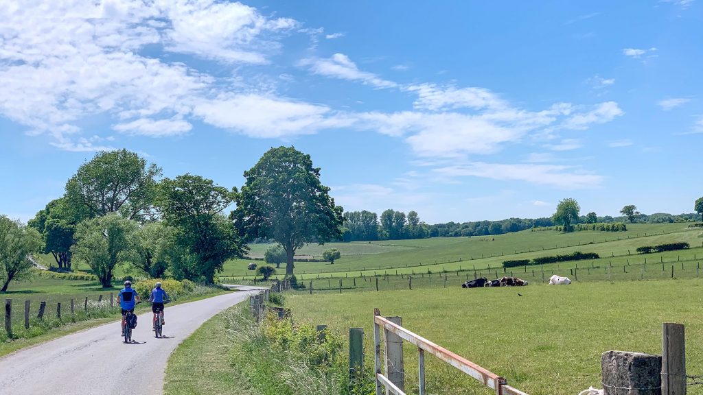 Radweg Kinkebahn mit zwei RadfahrerInnen